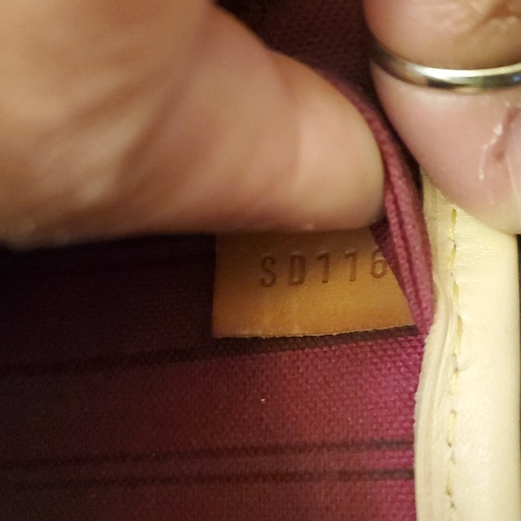 Louis Vuitton Monogram Neverfull MM - Picture 12 of 15